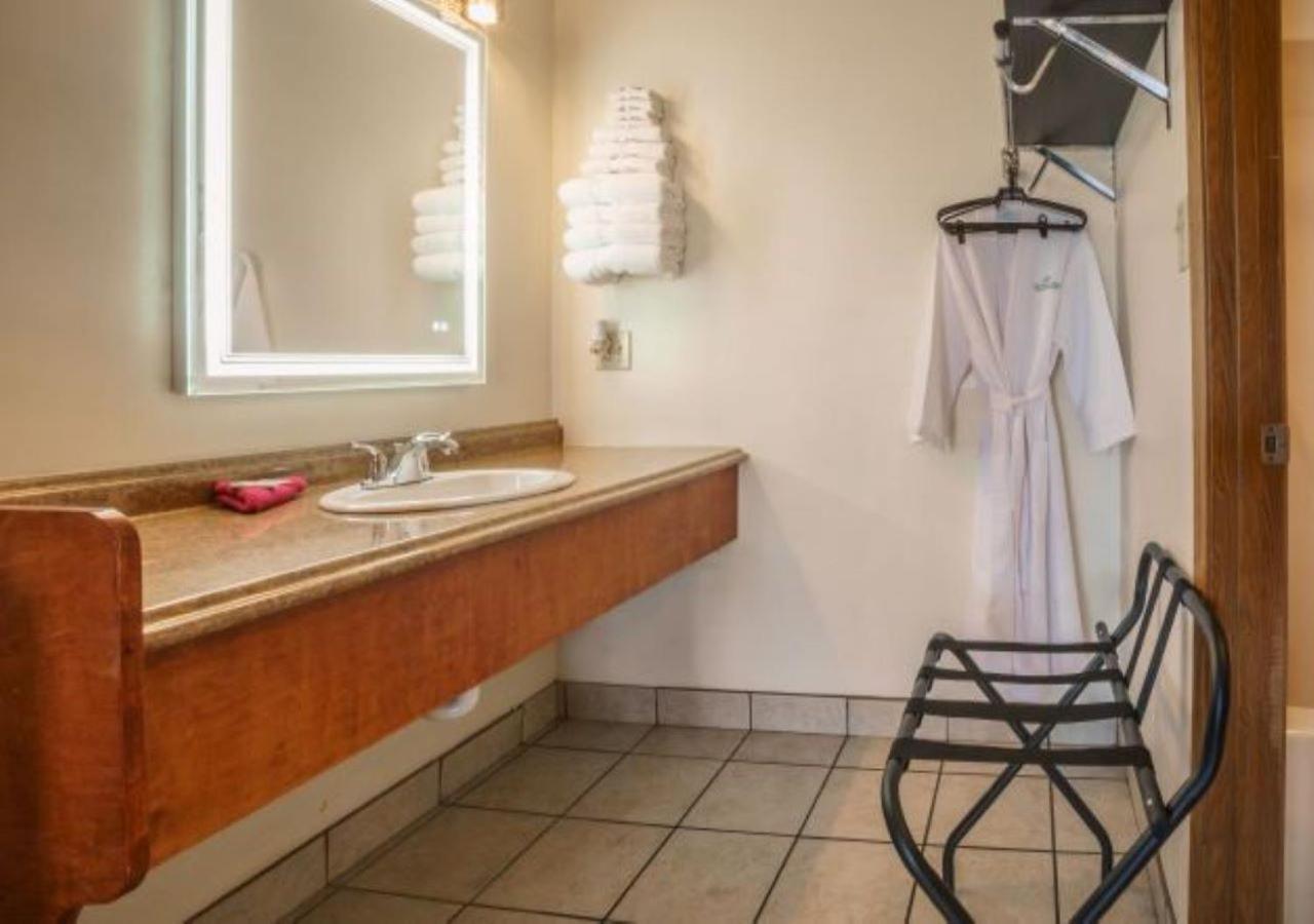 Shady Acre Inn And Suites Branson West Eksteriør billede