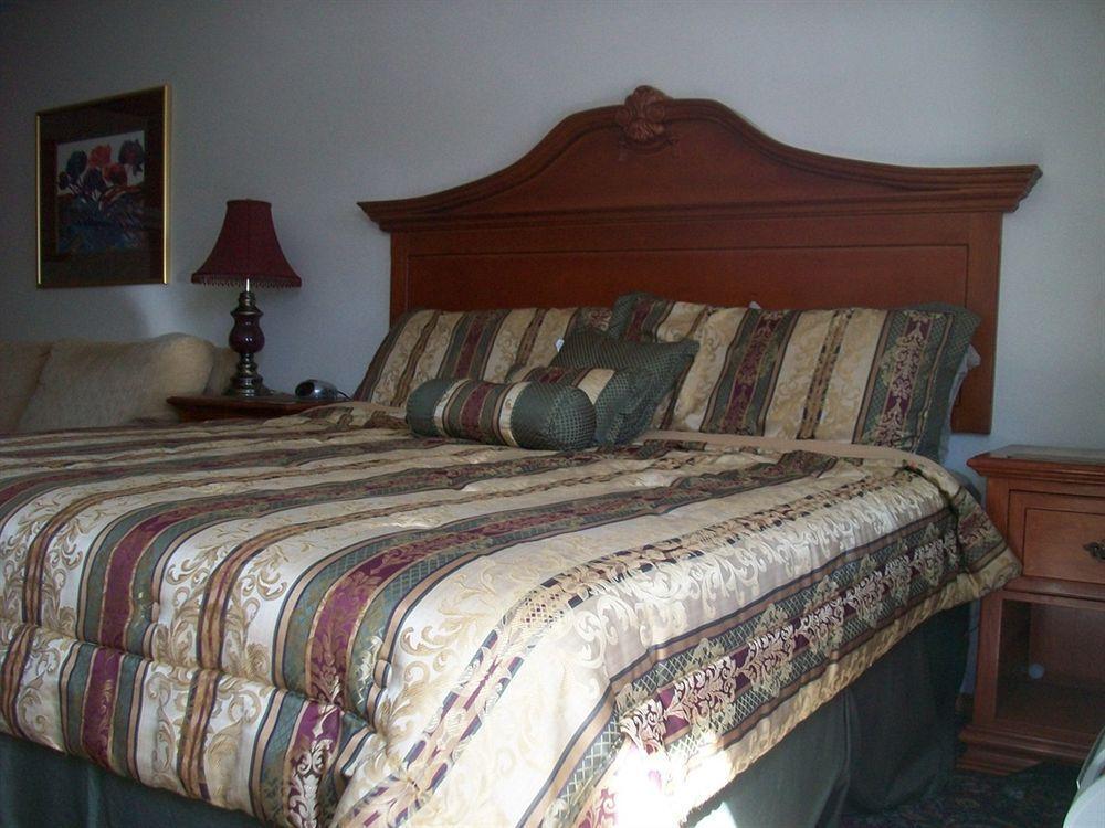 Shady Acre Inn And Suites Branson West Eksteriør billede
