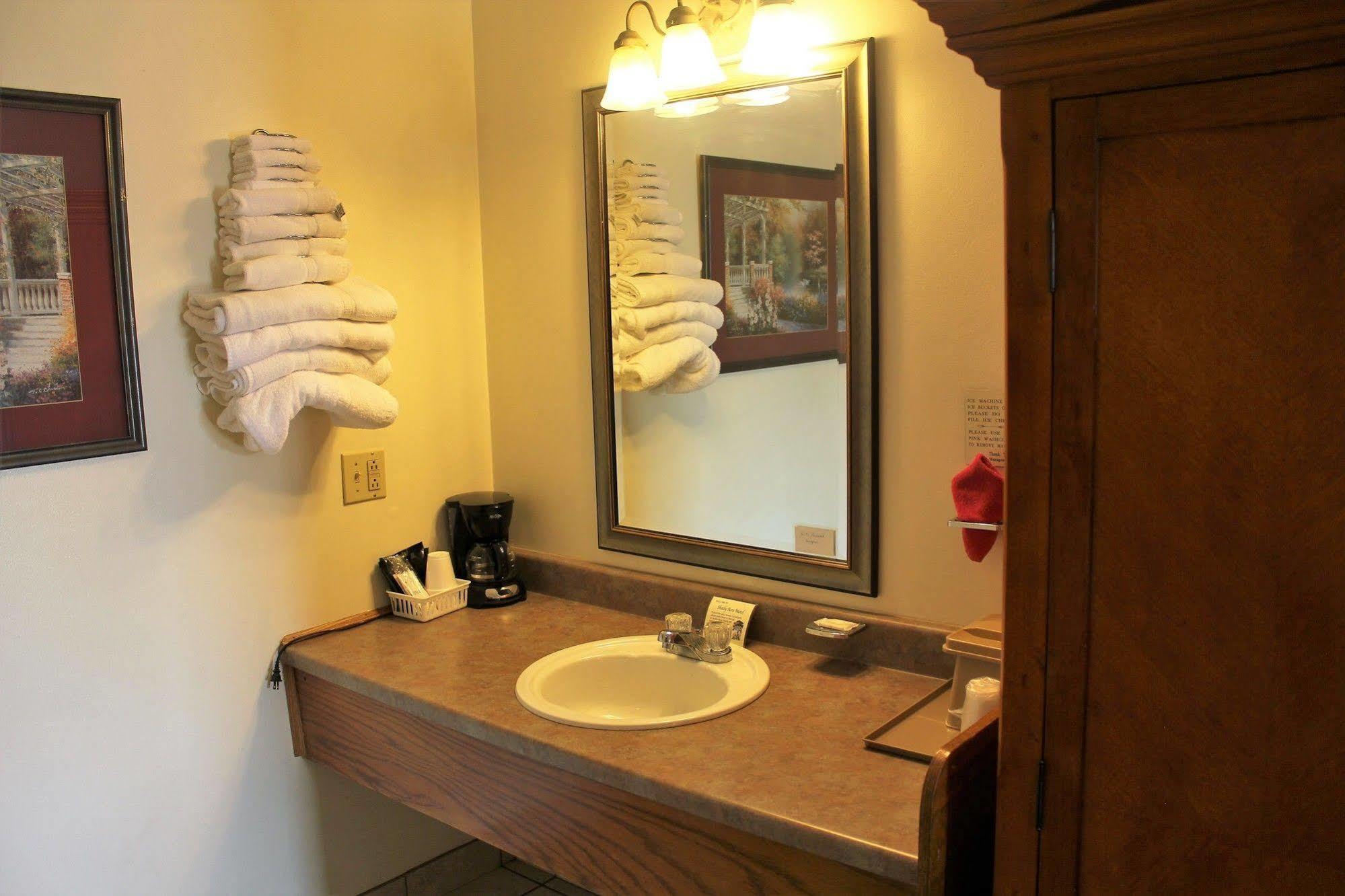 Shady Acre Inn And Suites Branson West Eksteriør billede
