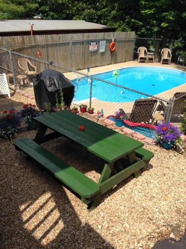 Shady Acre Inn And Suites Branson West Eksteriør billede